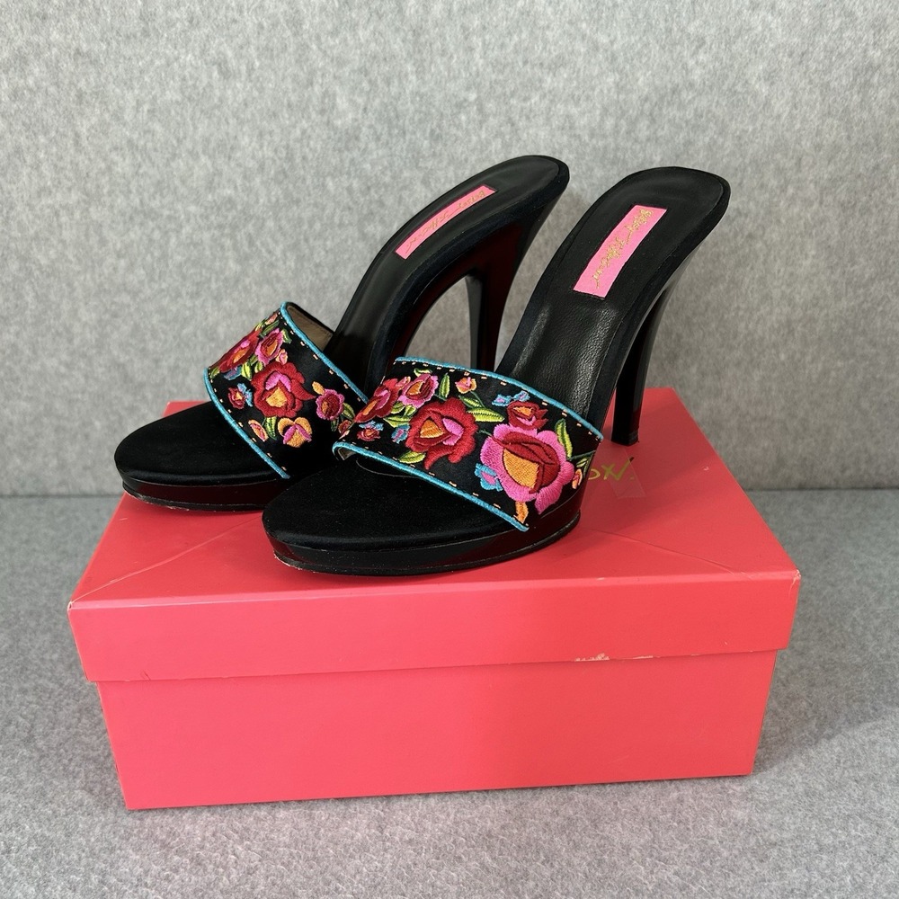 Betsey Johnson Janika 4" Heels Black Floral Embroidered Open Toe Shoes Size 8